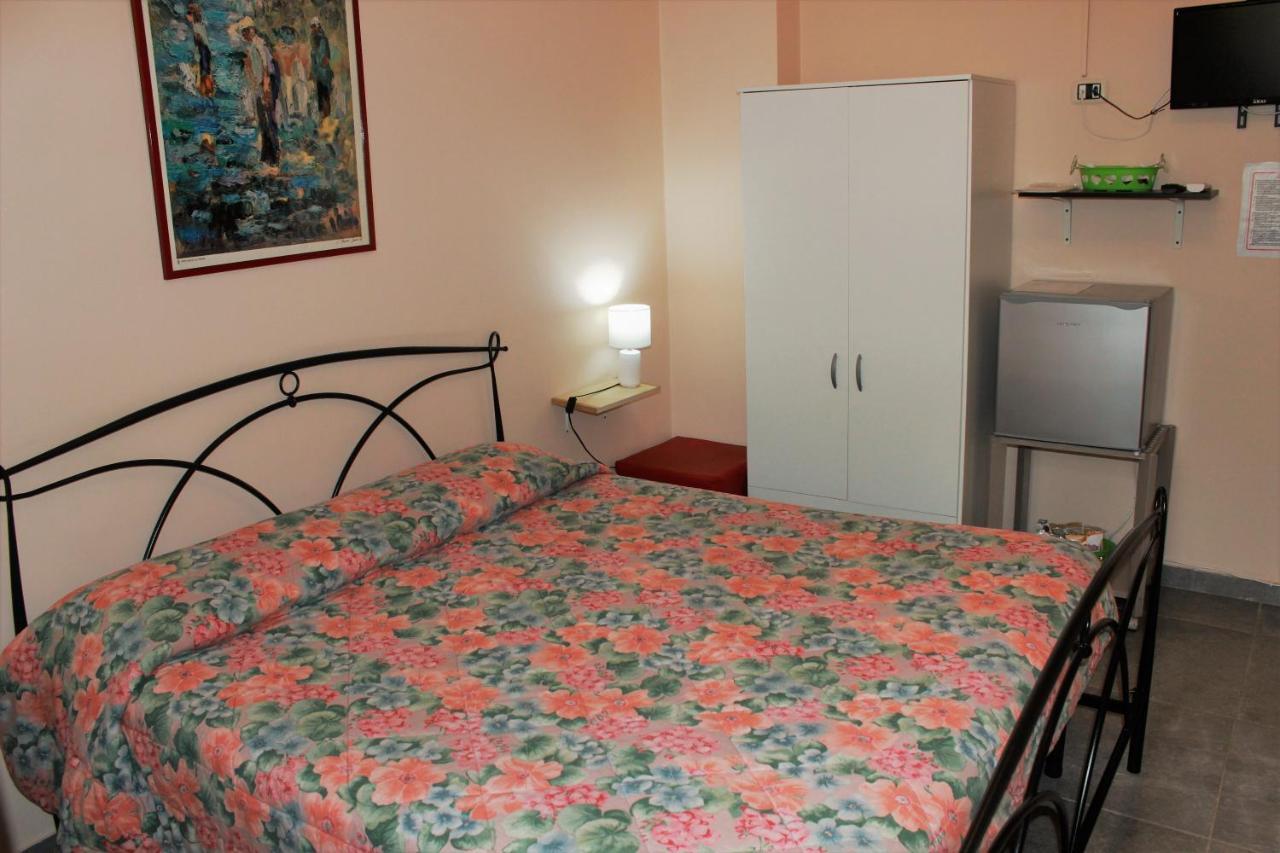 Bed and Breakfast CasadolcecasaЛатина Екстер'єр фото