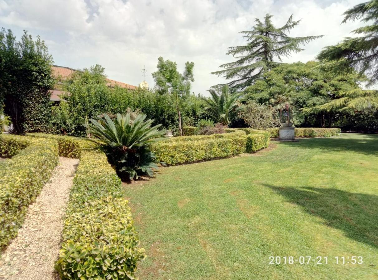 Bed and Breakfast CasadolcecasaЛатина Екстер'єр фото